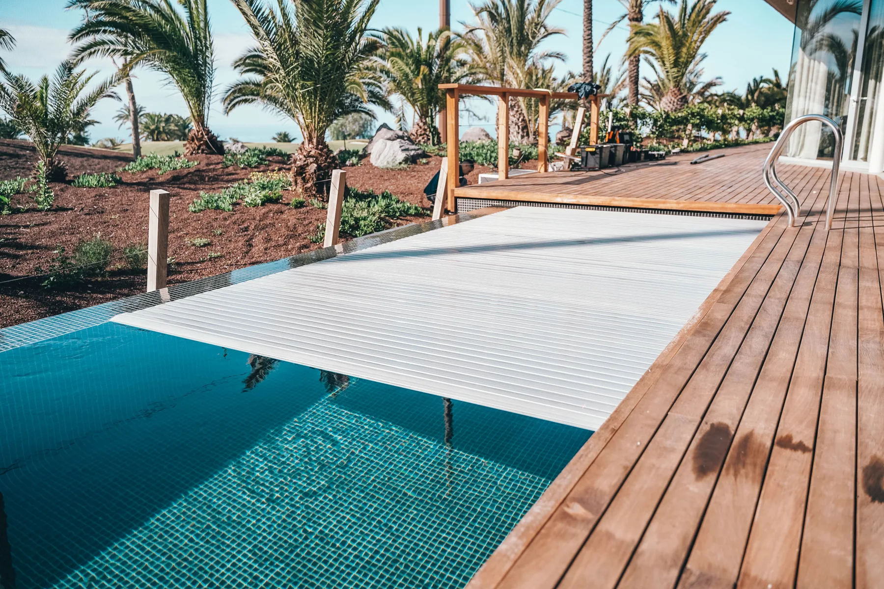 Automatic pool cover installed by Tenerife Pools